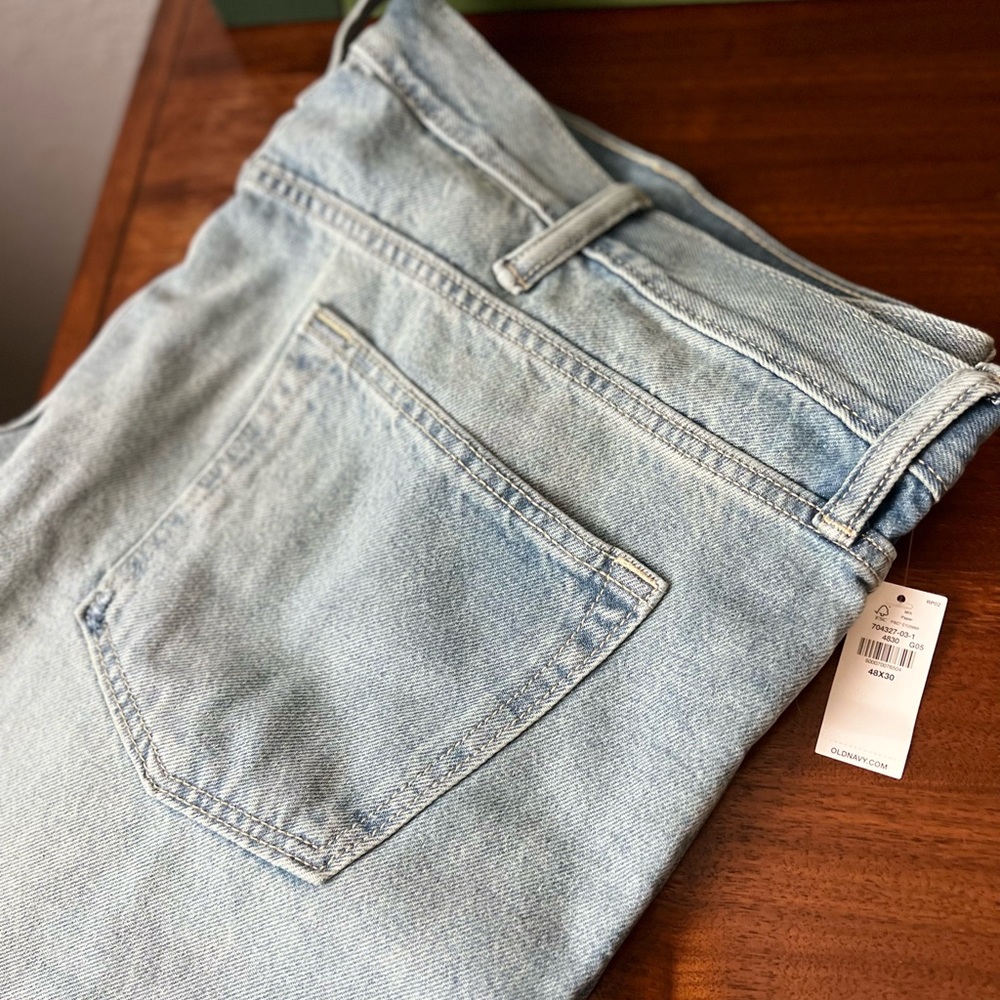 NWT Old Navy Distressed Jeans
